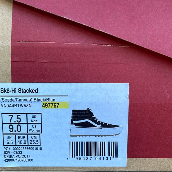 Vans WMNS Sk8-Hi Stacked (Suede/Canvas) Black/Blan
VN0A4BTW5ZN
Platforms Sneaker - Picture 15 of 16